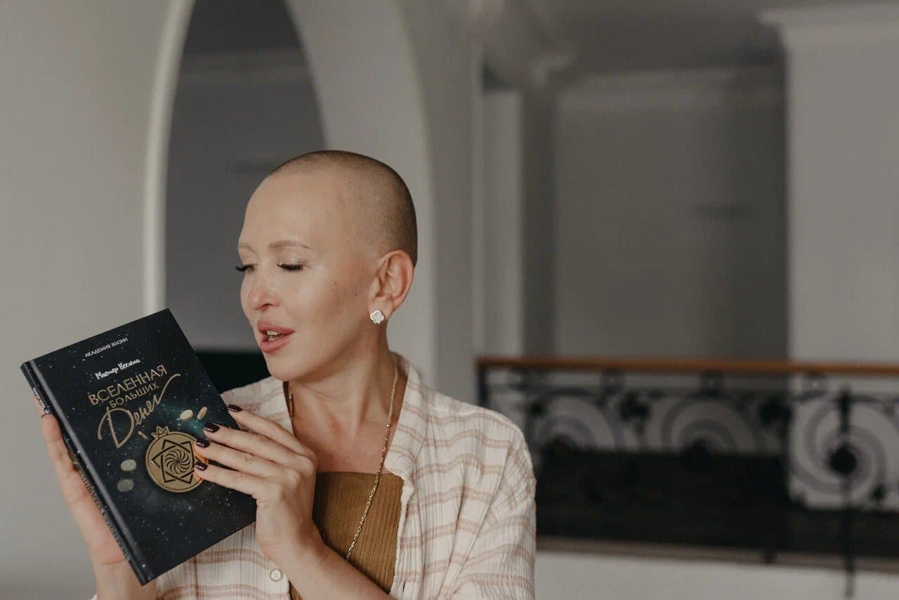 Вселена со своей книгой «Вселенная больших денег»